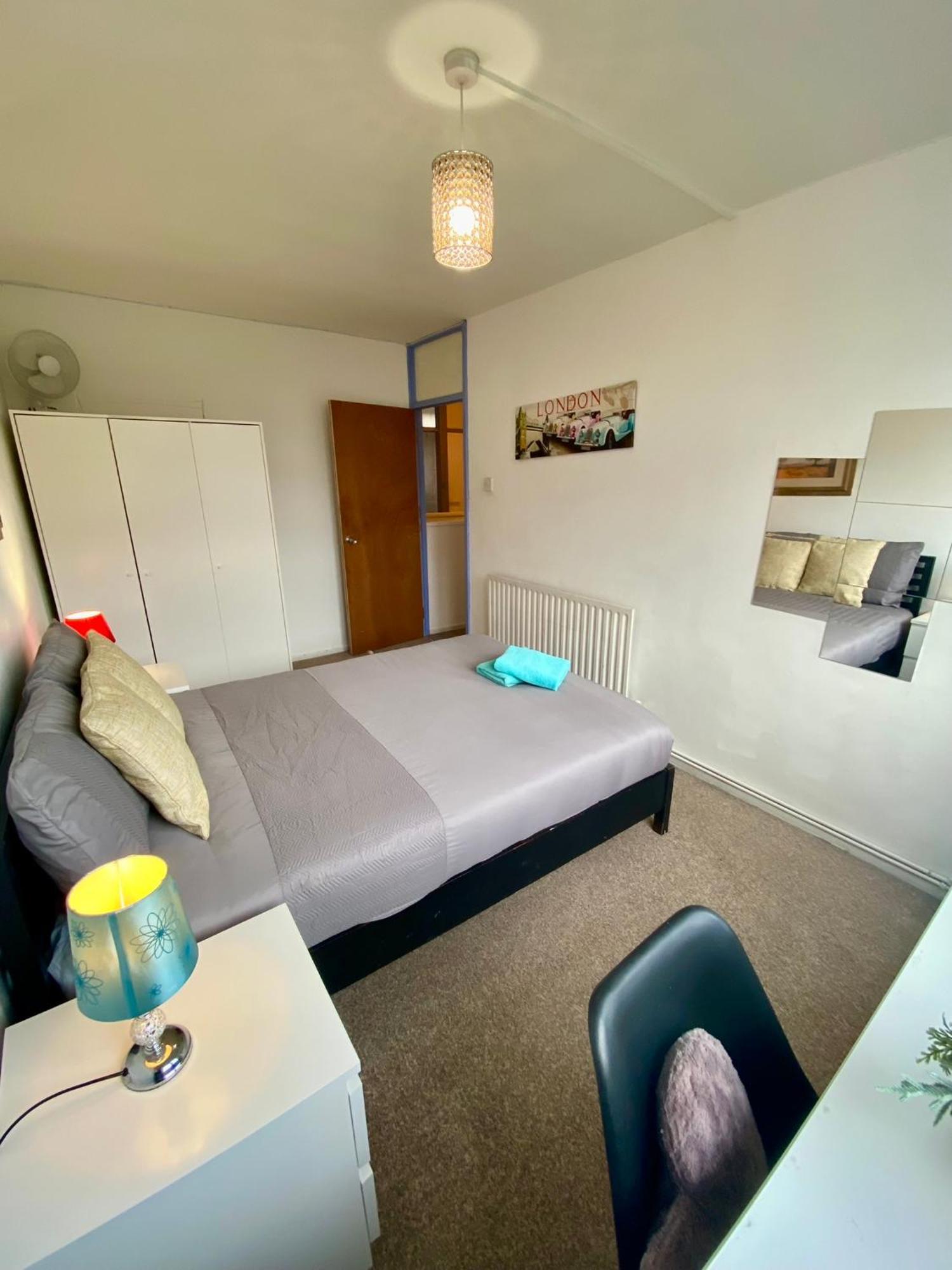 Cosy 3 Bed Apt, Old Truman Brewery! Brick Lane, London, E1 Bagian luar foto